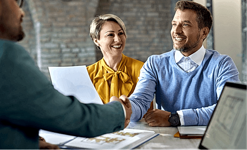 What Should I Pay Attention to When Choosing a Glass Balcony Company?